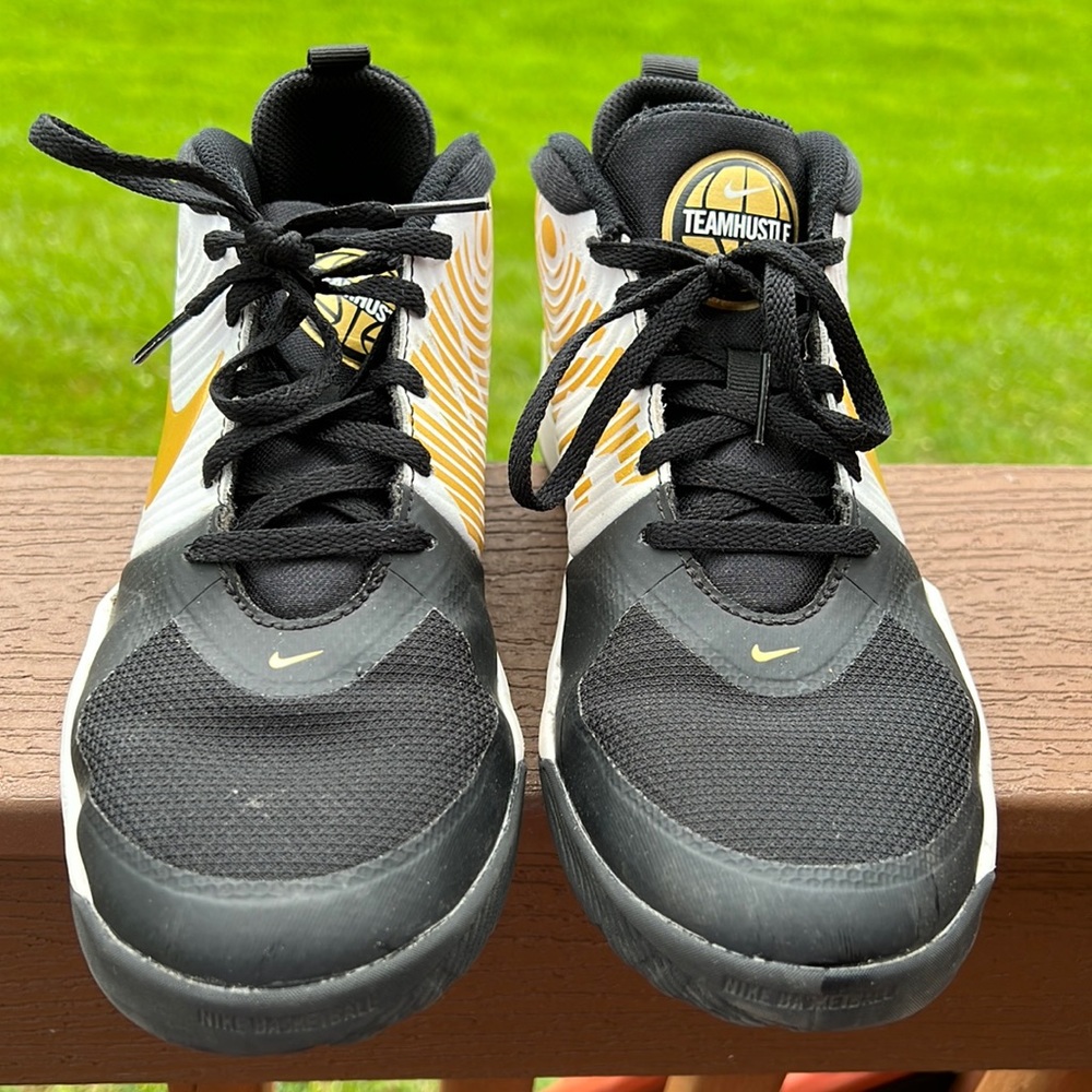 Nike Boys Basketball shoes size 5y